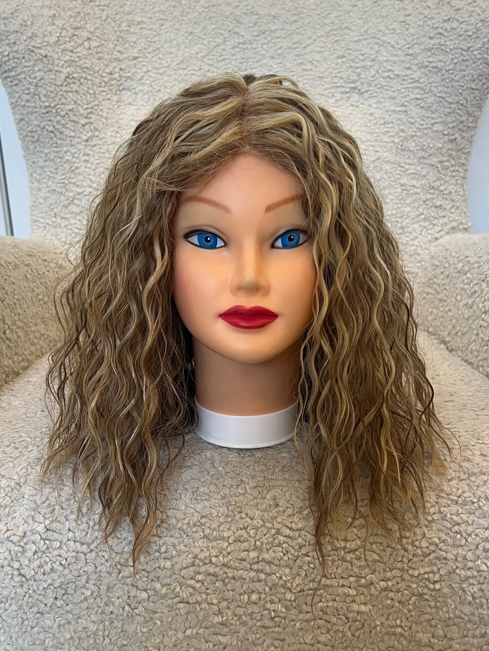 ViVI Wavy Synthetic Wig in Light Brown with Blonde Highlights
